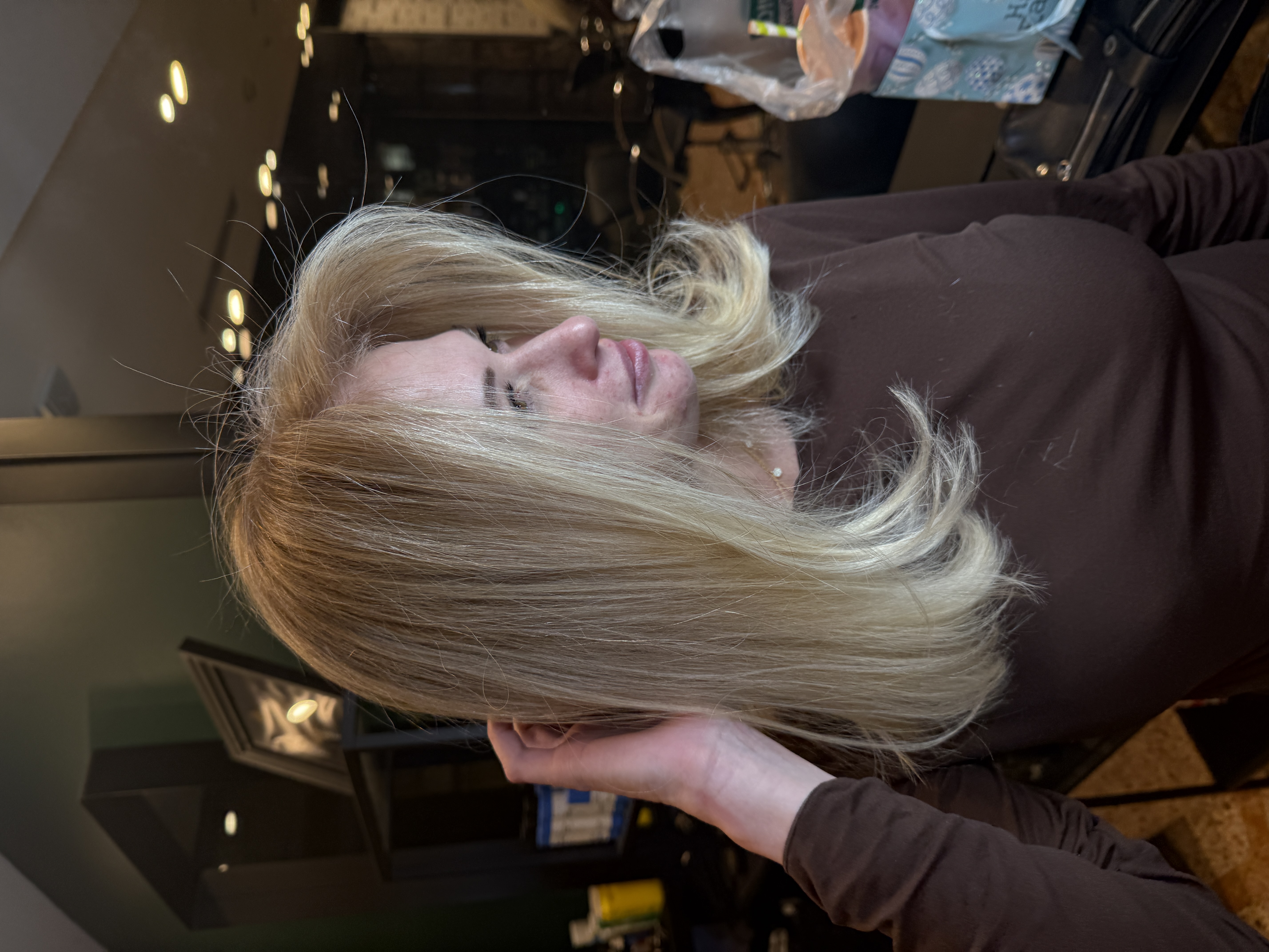 Blonde colour, side profile